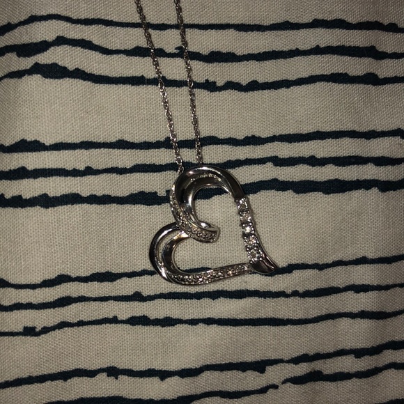 People’s tilted heart necklace - Picture 1 of 2